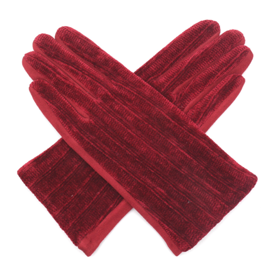 Red ribbed gloves